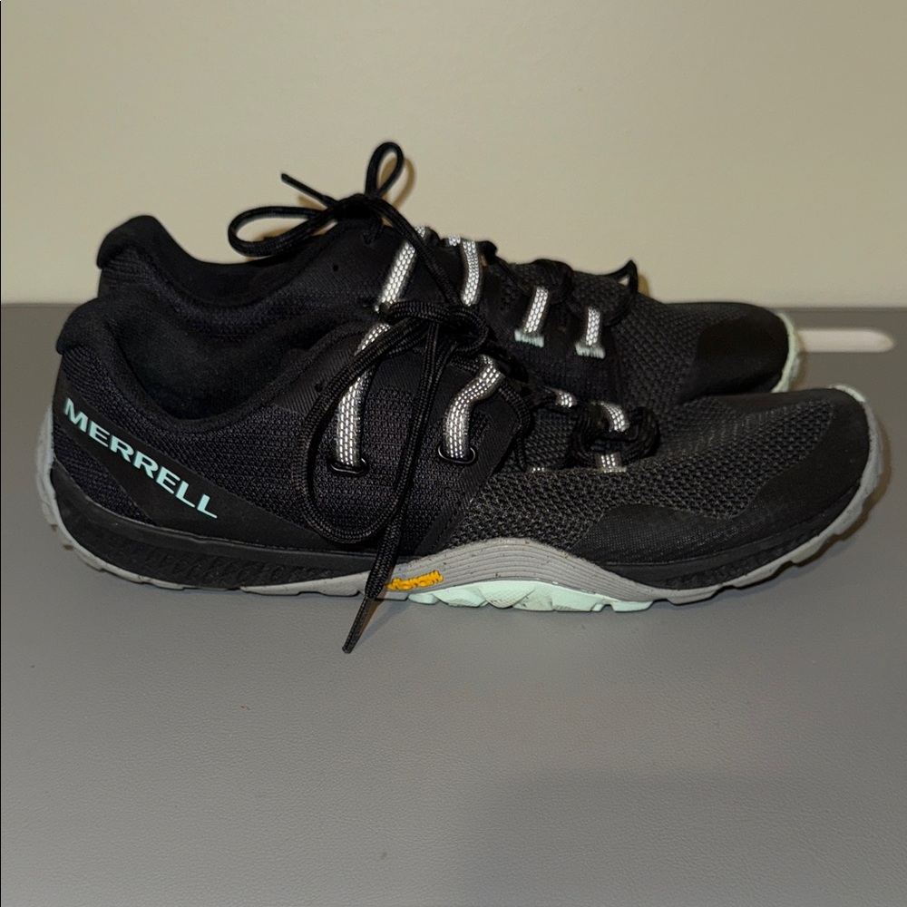 Merrell Trail Glove 6 Womens Size 10 Black
Minimalist Barefoot Hiking Shoes